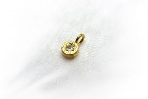 Schmuck Anhaenger Diamantherz Gold.jpg