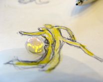 Skizze Opalanhänger mit Goldfiguren